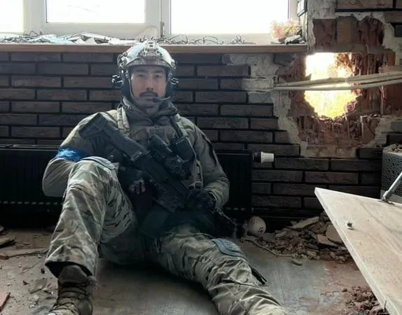 ▲▼韓網紅「李根大衛」發文澄清了!強調沒有逃跑 仍在烏克蘭作戰。(圖/IG/rokseal)