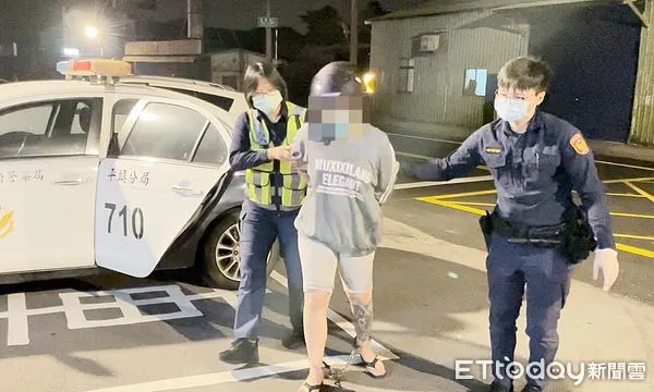 ▲桃園市甘姓女子22日晚間返回前夫家,疑因酒意與許姓前夫起口角,甘女持水果刀一刀刺殺前夫右後頸,送醫急救不治,遭警方移送桃檢偵辦。(圖/記者沈繼昌翻攝)