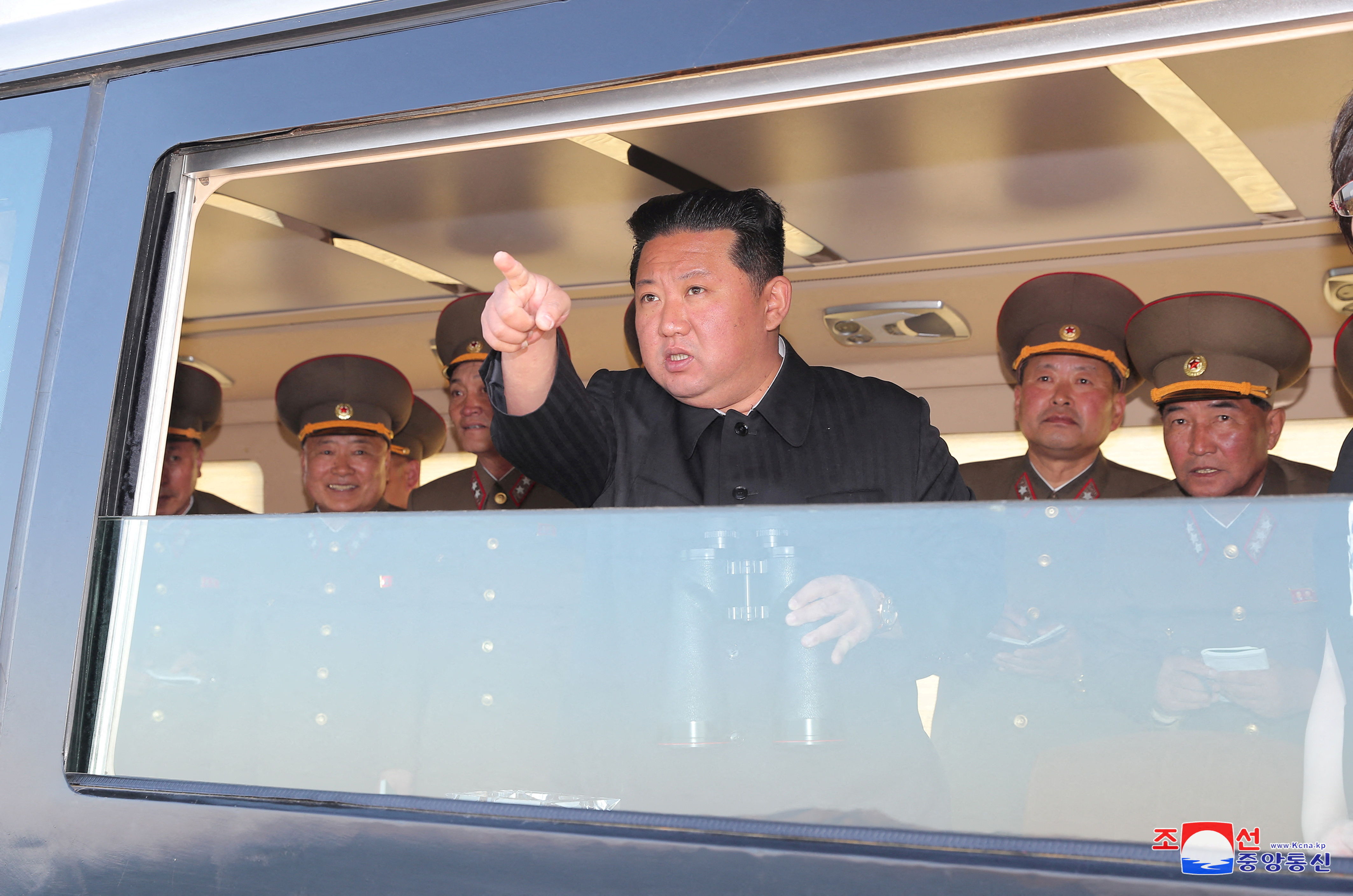 ▲▼北韓官媒4月16日發布國家最高領導人金正恩視察導彈試射的照片。（圖／路透）