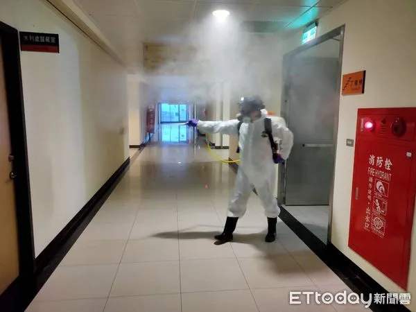 ▲▼苗栗縣水利處3名員工確診,立即實施匡列清消作業。(圖/記者黃孟珍翻攝)