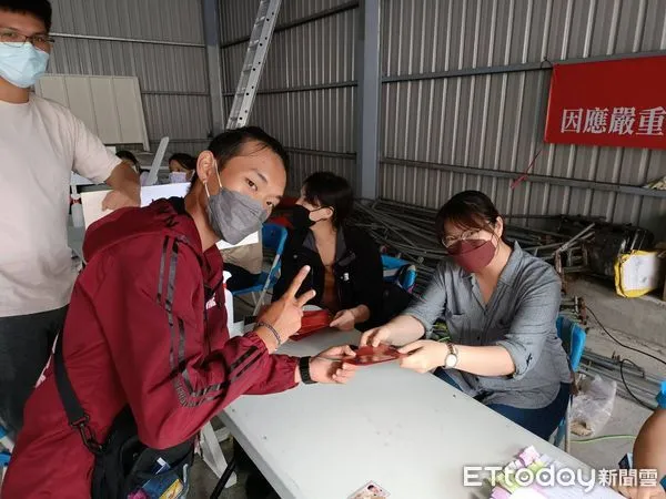 ▲▼綠島發放防疫禮金2000元。(圖/記者楊漢聲翻攝)