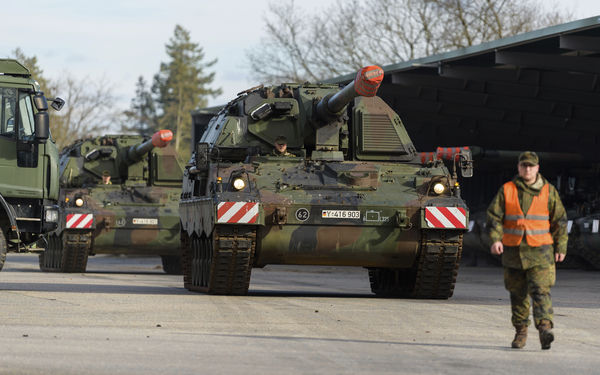 ▲▼德國決定向烏克蘭提供7門 PzH 2000自走砲。（圖／達志影像／美聯社）