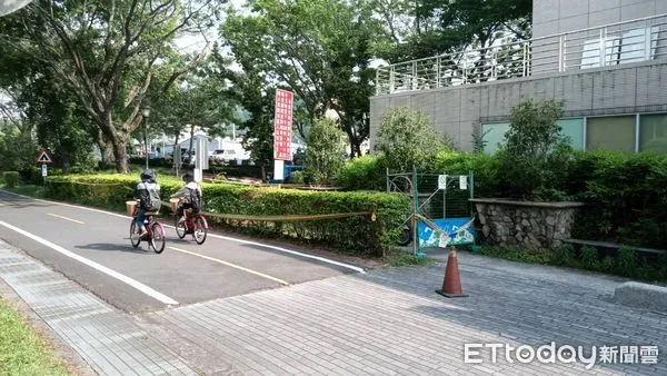 ▲旅遊夯點爆哺乳室鎖起來害人妻躲騎樓餵母奶,夫幫把風怕走光怒「像小偷一樣」。(圖/市議員陳清龍提供)