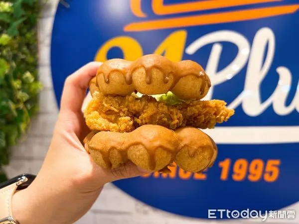 ▲▼21世紀xMister Donut推聯名「厚豆香炸雞波堤堡」。(圖/記者蕭筠攝)