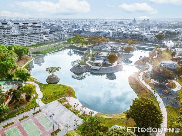 ▲屏東市復興公園遭亂扔菸蒂，即日起取締             。（圖／記者陳崑福翻攝，下同）