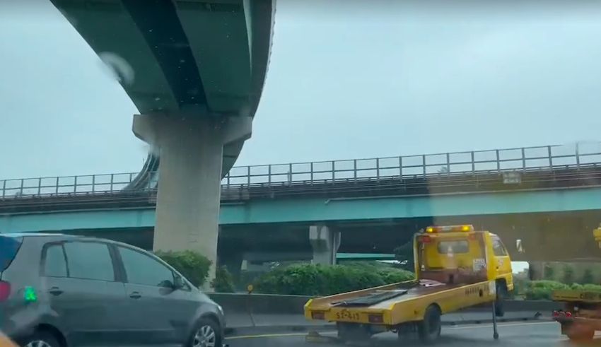 ▲▼ 國道一號后里段連環撞 。(圖/民眾提供)