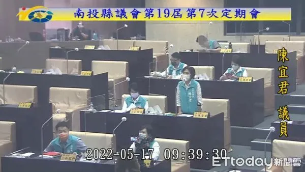 ▲南投縣議會職員傳2人確診,議程被迫延期進行。(圖/翻攝「南投縣議會」官方Youtube頻道)