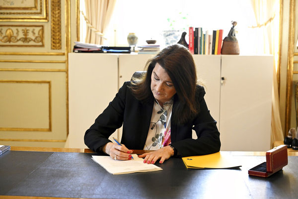 ▲▼瑞典外交部長林德（Ann Linde）簽署文件，申請成為北約（NATO）成員國（圖／達志影像／美聯社）