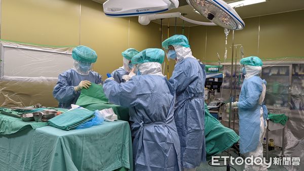 ▲東港安泰醫院為馬姓婦人緊急剖腹生產             。（圖／安泰醫院提供，下同）