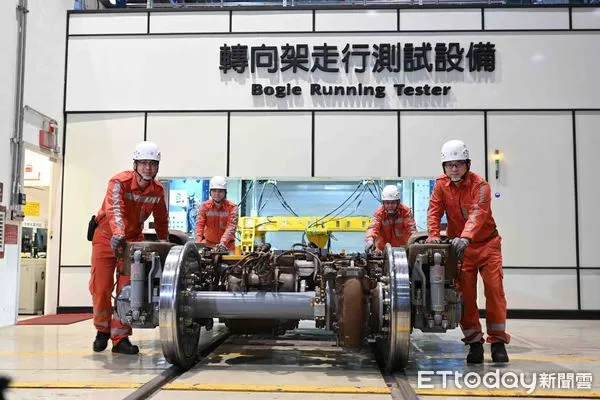 ▲▼ 台灣高鐵攜手工研院打造本土化「轉向架走行測試設備」。(圖/記者李姿慧攝)