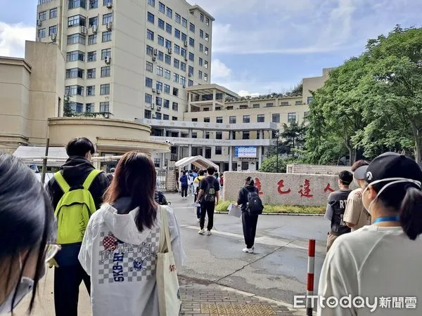 ▲▼大陸普通高校聯合招收華僑港澳台學生入學考試今天起在北京、上海、廣州、福州及香港和澳門等地同步開考。(圖/考生家長提供)