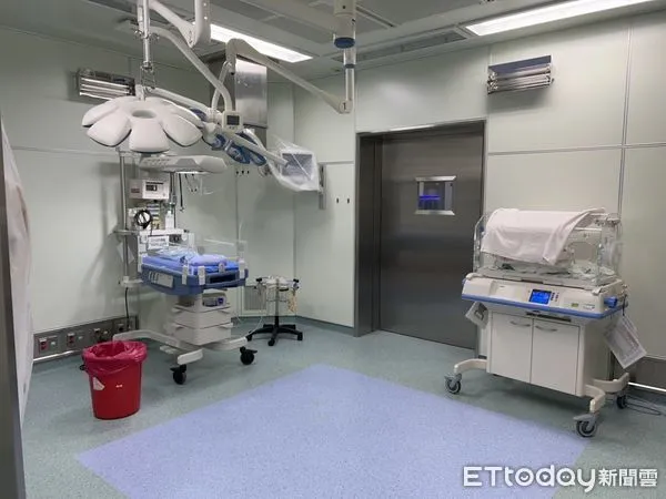 ▲▼花蓮慈院是東部重度級急救責任醫院,24小時都安排有婦產科醫師值班,當日凌晨準備好負壓手術室,要為確診孕婦進行剖腹產接生。(圖/慈濟醫學中心提供,下月)