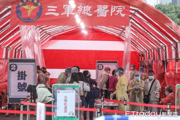 ▲松山機場篩檢站。(資料照/記者林敬旻攝)