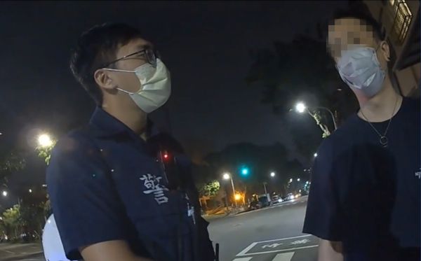 ▲▼只是朋友鬧一下！他酒後超車爆糾紛，見警秒變「沒事哥」被狠打臉。（圖／記者賴文萱翻攝）