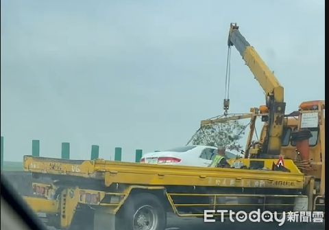 ▲▼ 嘉義東西向快速道路鹿草段連環車禍。（圖／讀者提供）