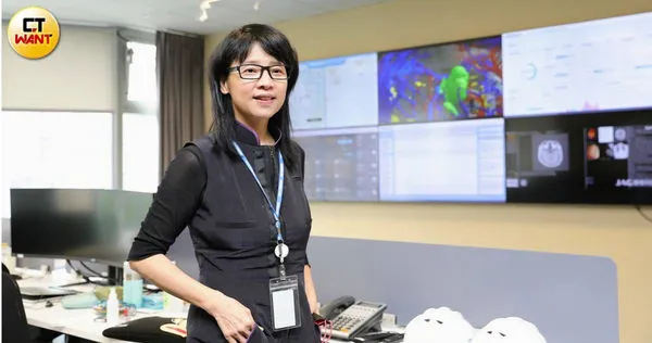 《毅傳媒》上月改組,由前主播、資深媒體人璩美鳳接任總編輯,希望將「毅」打造成社會的眼睛。(圖/方萬民攝)