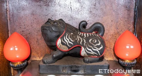 ▲慶祝黑虎大將軍聖誕,武德宮首度推出黑虎立體造型悠遊卡。(圖/記者蔡佩旻翻攝)