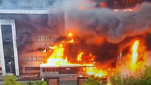 ▲▼莫斯科商業大樓失火。(圖/翻攝自推特)