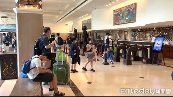 ▲墾丁星級飯店營業廳遊客 。(圖/民眾提供,下同)