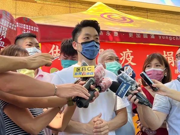 ▲▼立委蔣萬安5日到士林靈糧堂參與捐血活動。(圖/蔣萬安辦公室提供)