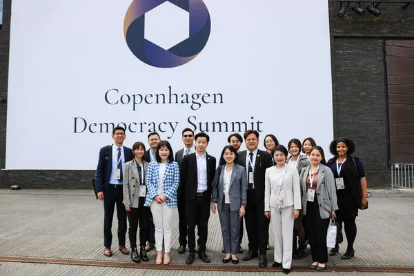 ▲▼朝野立委組團參加哥本哈根民主峰會。(圖/王婉諭國會辦公室提供)