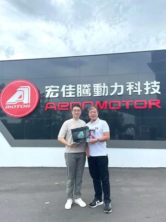 ▲▼推青年電動機車公益計畫 謝國樑台南訪宏佳騰。(圖/取自謝國樑臉書粉絲團)