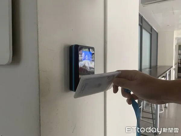 ▲▼ 上班打卡 。(圖/記者陳韻如攝)