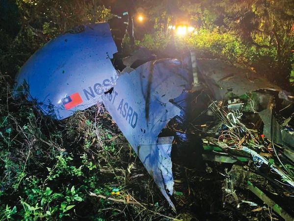 中科院大型騰雲無人機去年初墜毀在台東活水湖畔，僅距台東市鬧區約1公里，幸好未釀傷亡。（東森新聞提供）