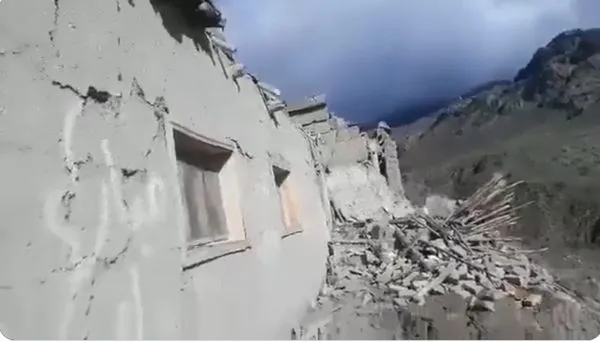 ▲▼ 阿富汗派克蒂卡省(Paktika)22日凌晨1時24分發生規模6.1地震,最新消息指出至少280死250傷。。(圖/翻攝推特@TheInsiderPaper)