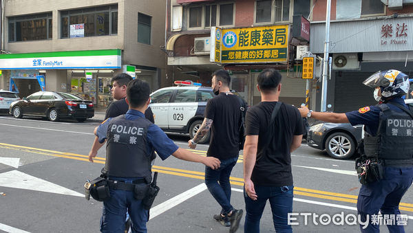 ▲▼長春路一間酒店清晨爆發酒後衝突,1人不適送醫,警方帶回6人調查。(圖/記者游宗樺攝)