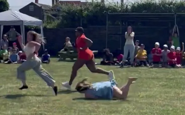 ▲▼ 英國地方媽媽參加學校運動會。(圖/翻攝自YouTube)