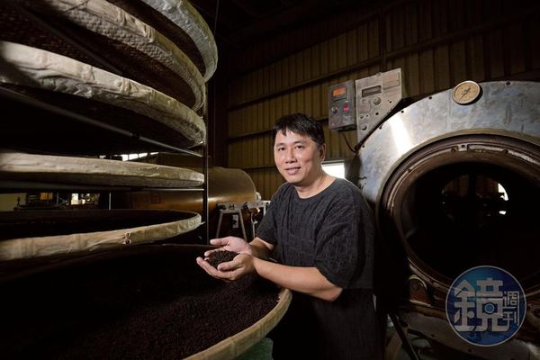 王賢明16歲創業賣茶飲，養成精打細算、善於談判的個性。
