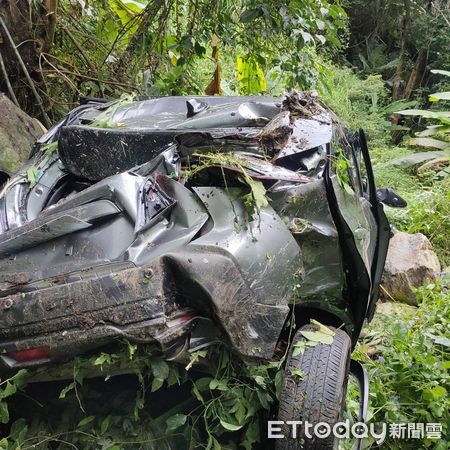 ▲2女爬谷關七雄　開車下山失控衝落60米溪谷「車尾瞬間消失」。（圖／記者哈勇嘎奧攝）