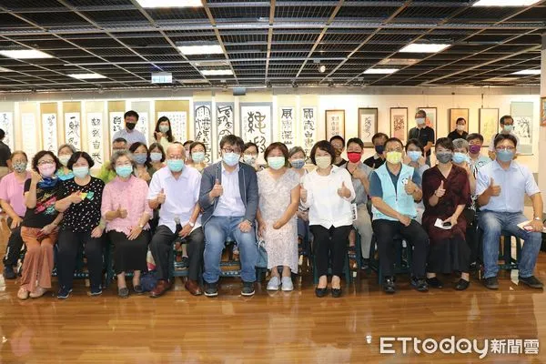 ▲▼ 「仲夏滿藝」凡尼司畫會多元創作聯展展出中 。(圖/嘉義市政府提供)