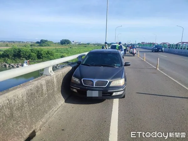 ▲▼台南西港區曾文溪西港大橋落水案。(圖/民眾提供)