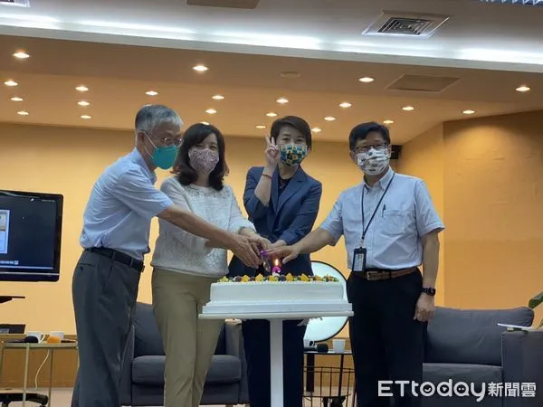 ▲▼黃珊珊視察新創基地 Co-Space。(圖/記者袁茵攝)