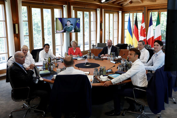 ▲▼G7領袖在德國舉行峰會期間，於27日透過視訊方式與烏克蘭總統澤倫斯基進行會議。（圖／路透）