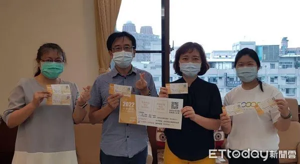 ▲▼嘉義地檢攜手愛心團體發放待用餐 。(圖/嘉義地建署提供)