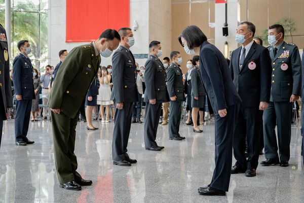 ▲▼蔡英文28日出席國防部「111年上半年陸海空軍晉任將官勗勉典禮」。（圖／翻攝自蔡英文臉書）