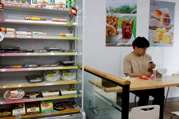 ▲▼餐廳價格飆漲　韓便利商店業績逆勢增30％。（圖／路透）