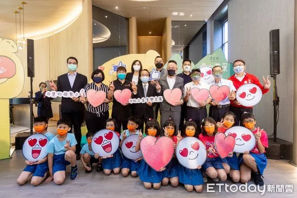 ▲▼清景麟建築董事長林聰麟回饋鄉里,今日再宣布捐1387萬幫助燕巢弱勢鄉親。(圖/清景麟教育基金會提供)