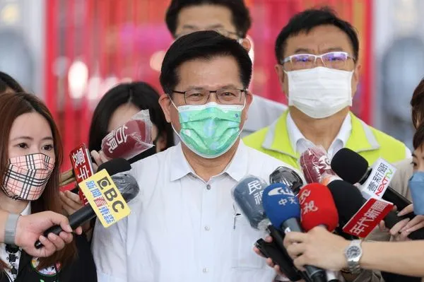 ▲▼林佳龍赴龍山寺參香。(圖/林佳龍辦公室提供)