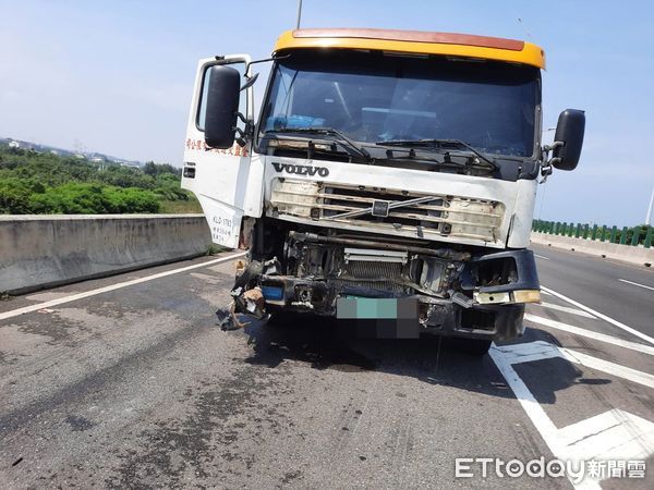 ▲▼西濱車禍。（圖／記者蔡文淵翻攝）