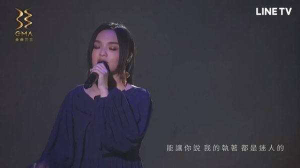 ▲第33屆金曲獎，艾怡良、徐佳瑩表演。（圖／翻攝自LINE TV）