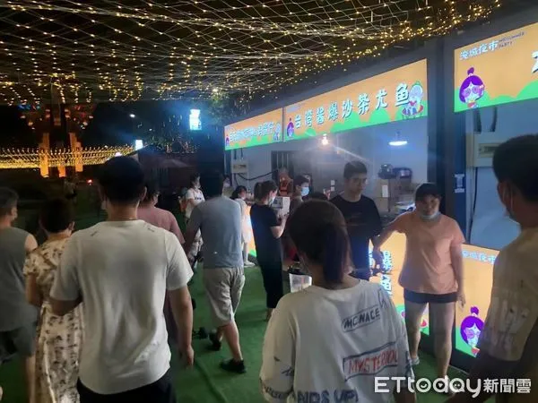 ▲▼「淹城夜市」兩岸青創市集活動吸引了許多民眾前來體驗台灣風味。(圖/江蘇台商提供)