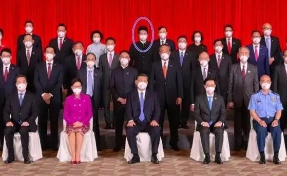 ▲▼3天前站習近平後方合照!香港立法會議員確診新冠肺炎。(圖/翻攝香港政府)