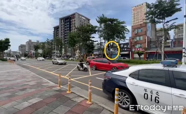 ▲▼頭份國中前的中央路測速桿,因頭份工商發展快、車潮密集,加上中央路寬敞,超速案件驟增。(圖/記者蔡文淵翻攝)