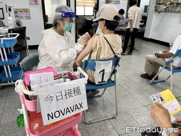 ▲屏東火車站施打Novavax 。(圖/記者陳崑福翻攝)