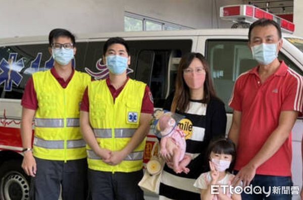 ▲看到女嬰平安長大是隊員最大回報。(圖/消防局提供)