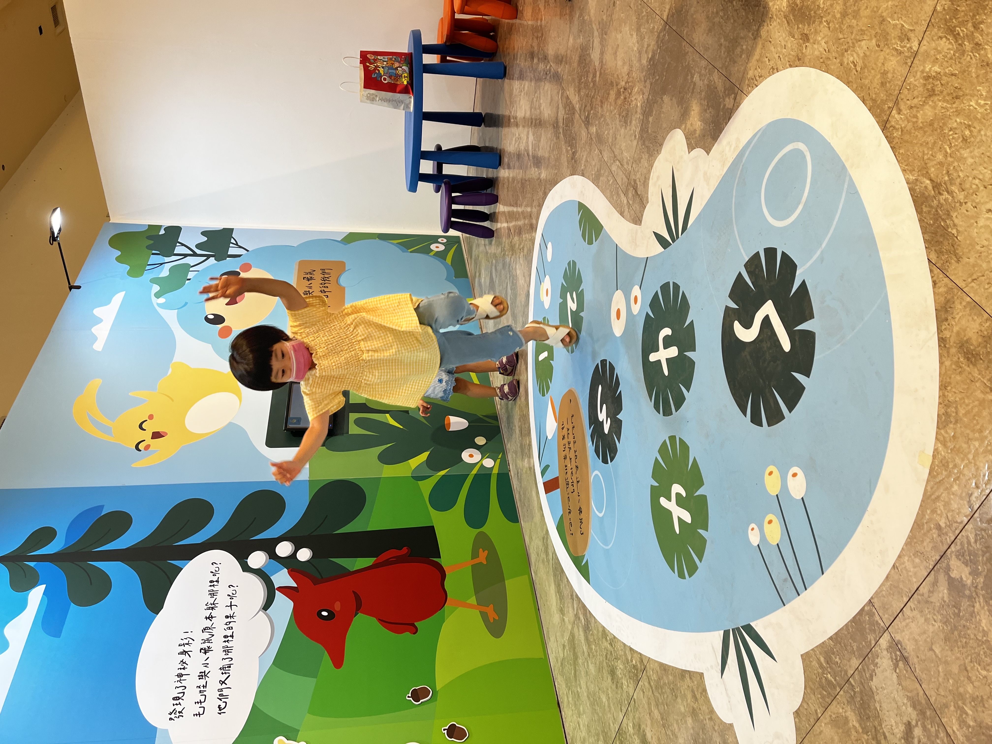 ▲▼新光三越夏日藝術季今起登場,展出內容包括日本圖書泰斗「安野光雅」的數學圖書館。(圖/記者許敏溶攝)